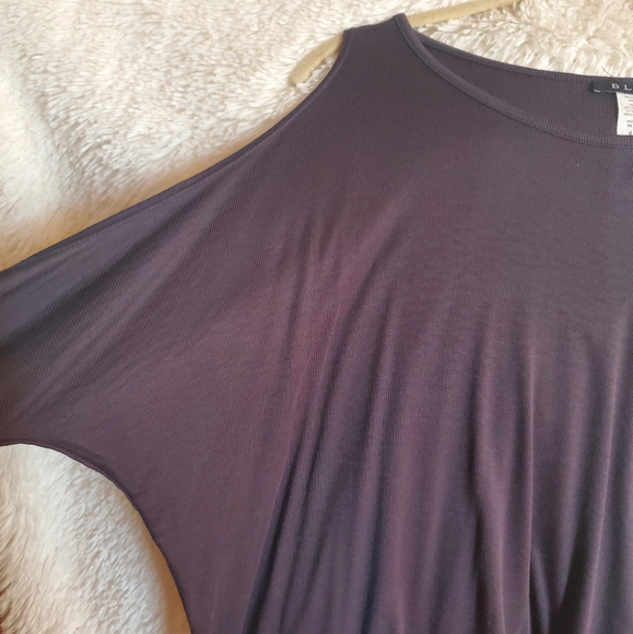 Light weight ribbed cold shoulder top - Picture 3 of 6